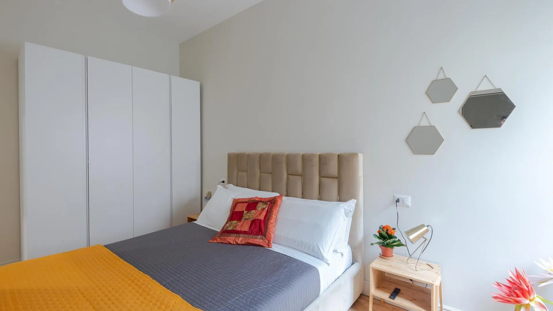 Apartment Cattaneo Monti Delizioso E Nuovissimo Appartamento Rome Italy