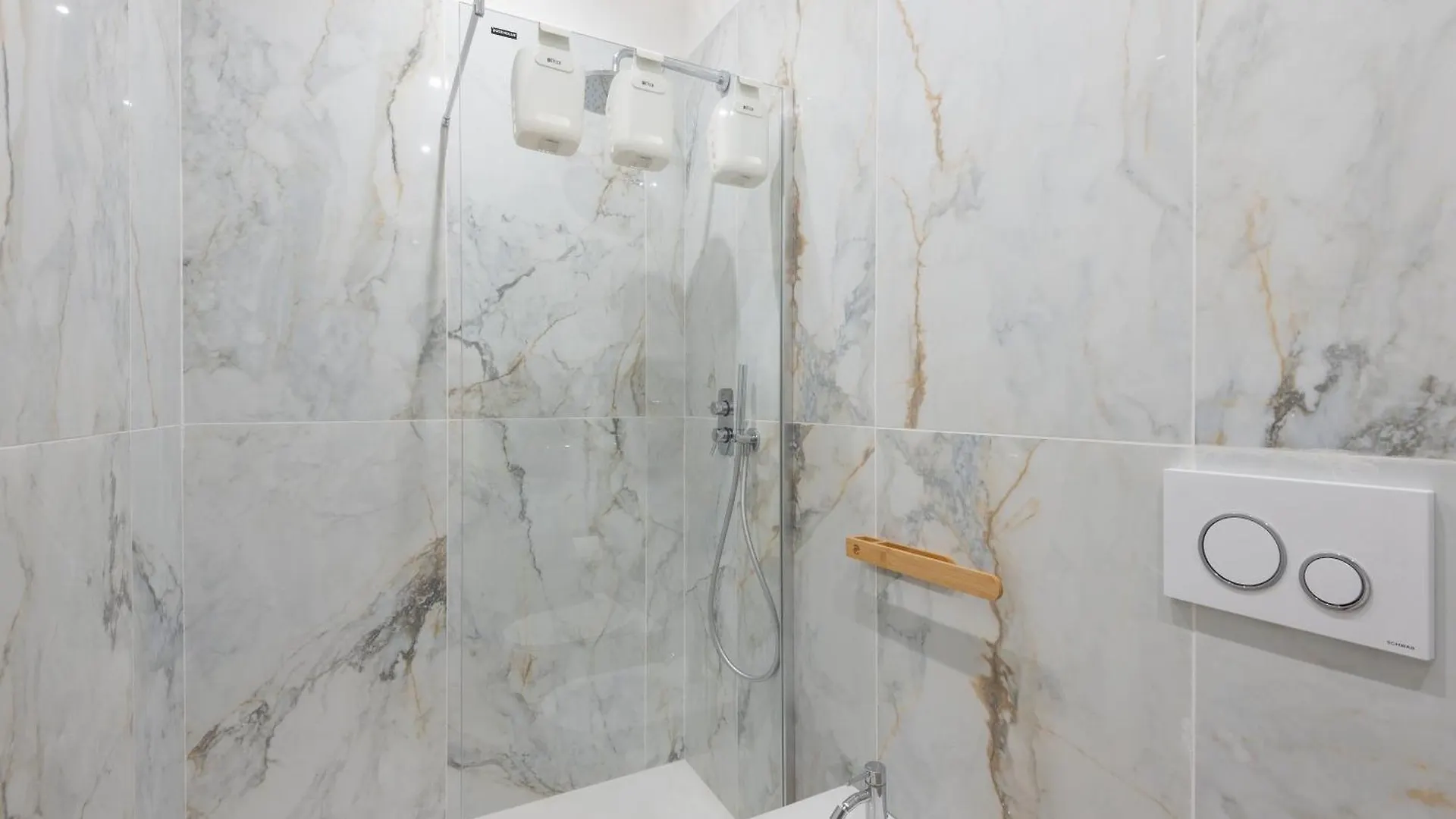 Apartment Cattaneo Monti Delizioso E Nuovissimo Appartamento Rome Italy