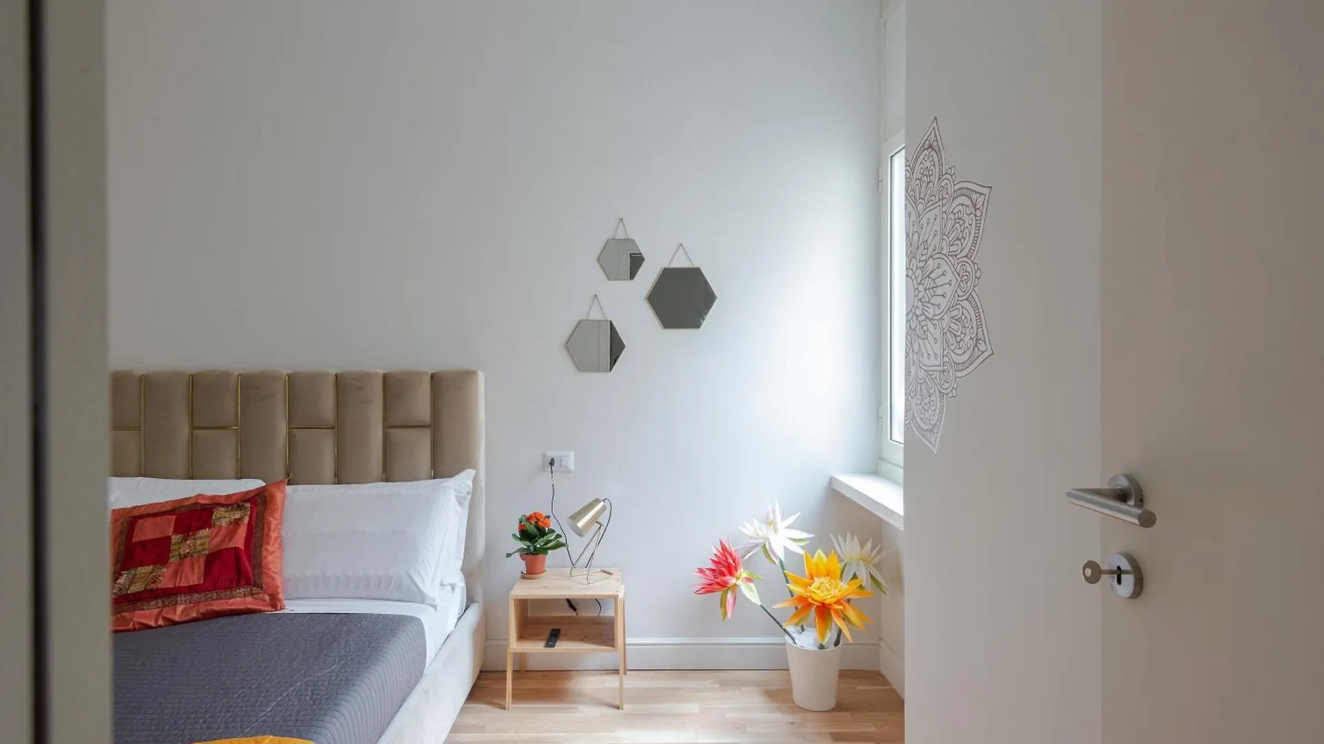 Apartment Cattaneo Monti Delizioso E Nuovissimo Appartamento Rome Italy