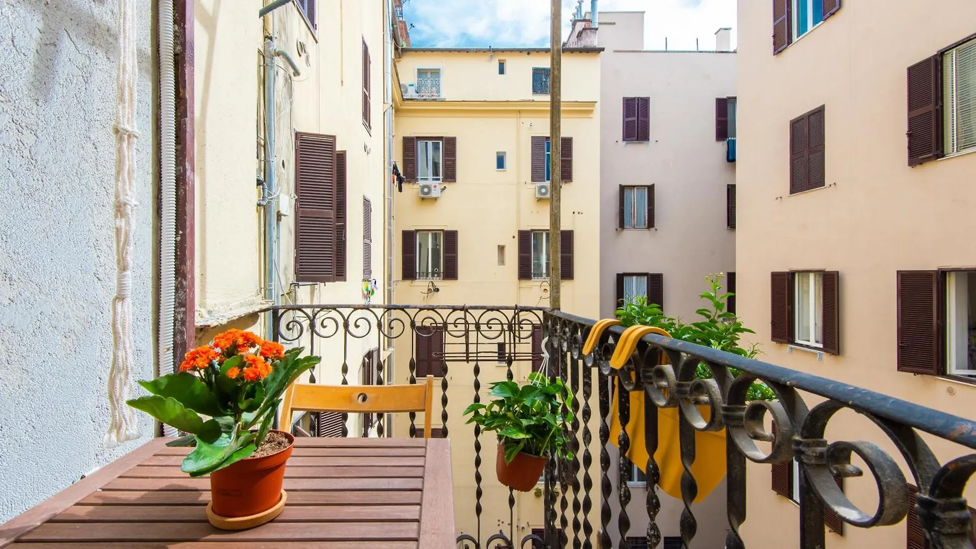 Cattaneo Monti Delizioso E Nuovissimo Appartamento Rome Apartment
