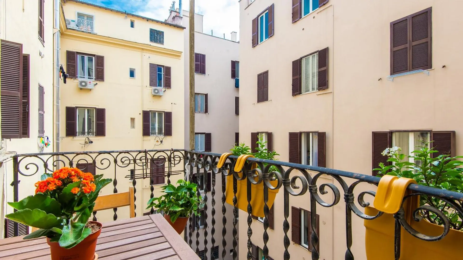 Apartment Cattaneo Monti Delizioso E Nuovissimo Appartamento Rome Italy